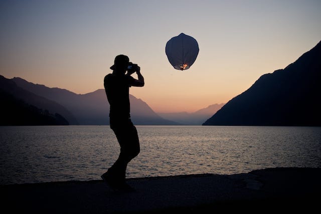 Man recording sunset 640
